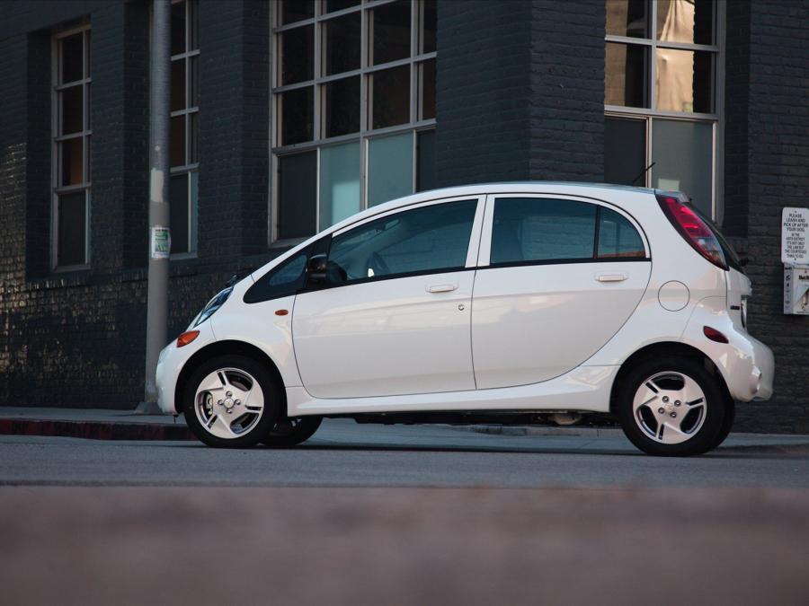  Mitsubishi i-MiEV 2012 года  (US) (фото 12 из 234)